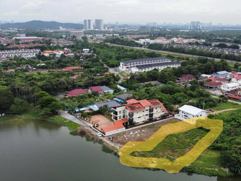 Tanah Depan Tasik Kg Seri Aman Hilir Puchong 10,890sqft