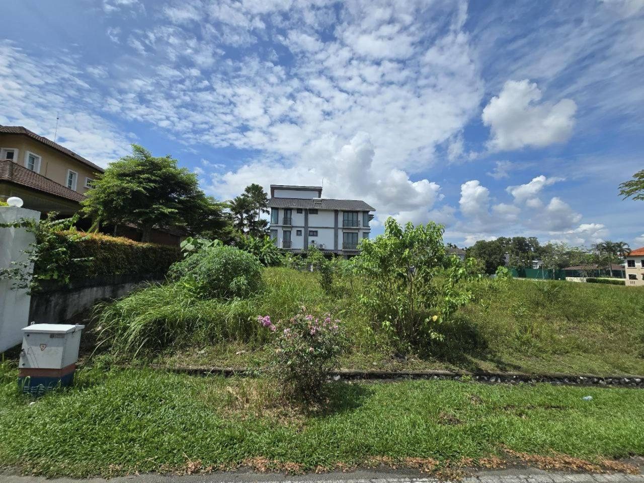 Lot Banglo 8000 sqft Kayangan Heights U9 Shah Alam Geran Individu