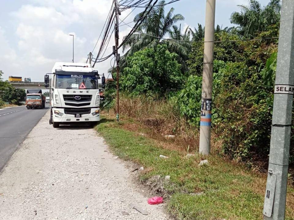 Tanah 3.6 Ekar Tepi Jalan Utama Telok Panglima Garang Zoning Kediaman Freehold