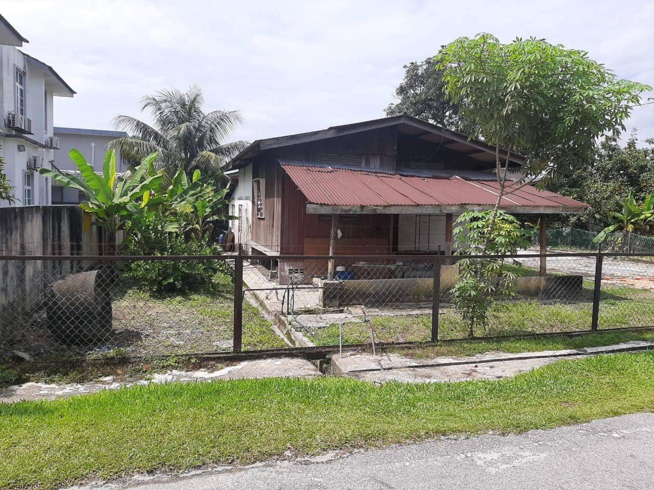 Tanah Lot Banglo Kampung Melayu Batu 16 Rawang Selangor 4715 Sqft