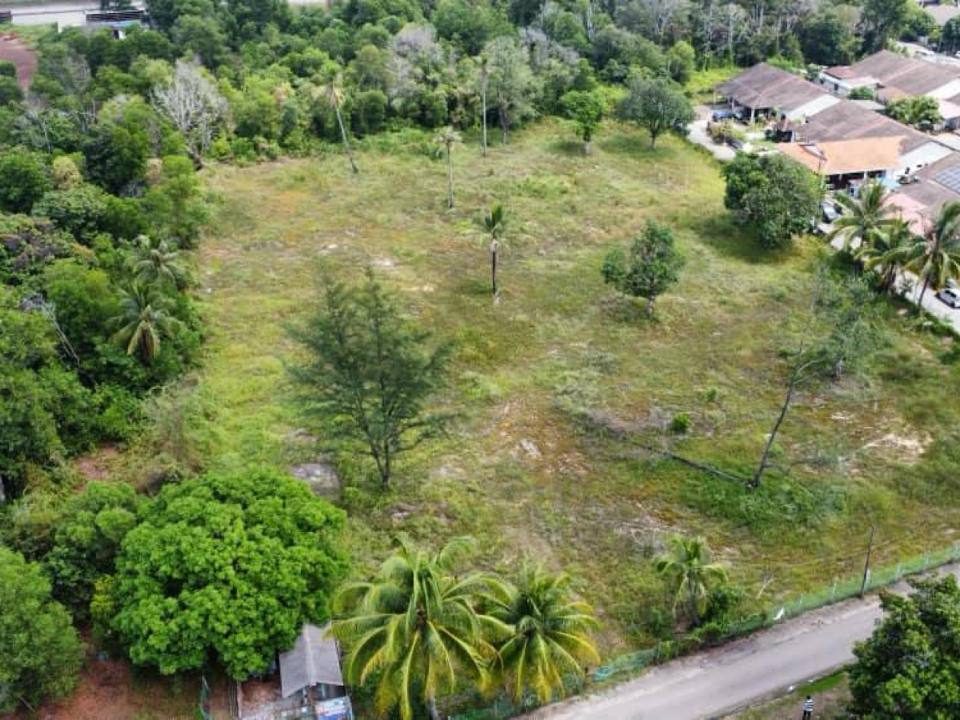 Tanah 2.6 Ekar Tepi Pantai Kg Sungai Ular Kuantan Pahang Freehold Akses Jalan