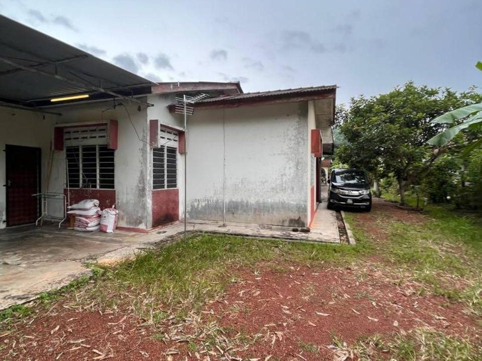 Tanah Kediaman Parit Keroma Muar Johor 3.60 Ekar Freehold Dua Lot Luas