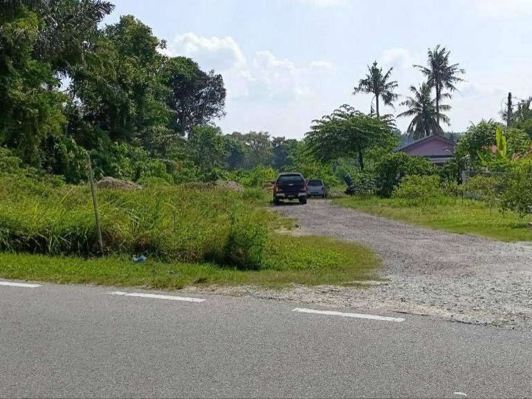 Tanah Beranang Selangor 12,013 sqft Freehold Tepi Jalan Utama