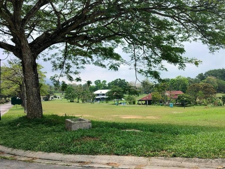 Tanah Lot Banglo 9332 sqft A Famosa Alor G4jah Dalam Golf Resort