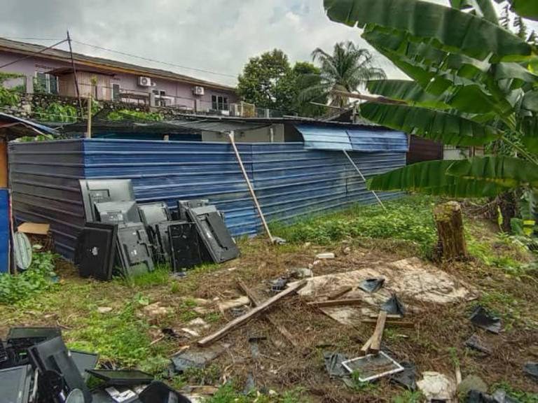 Tanah Lot Bangunan Kampung Tasek Permai Ampang Geran Individu