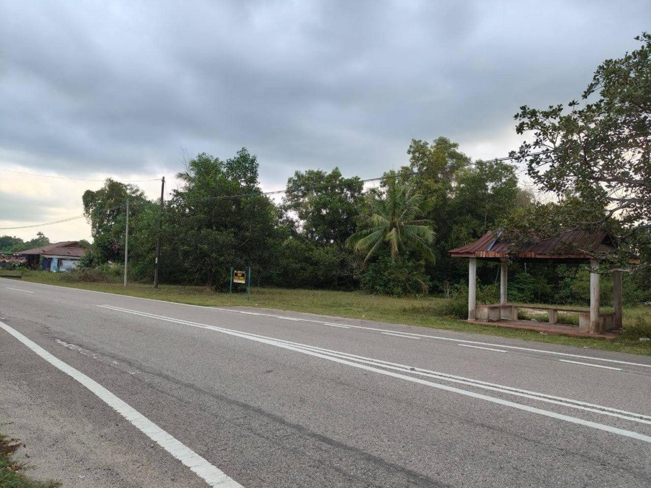 Tanah 1 Ekar Tepi Jalan Utama Cempaka Kuantan 2 Lot Bersebelahan Dekat Pantai