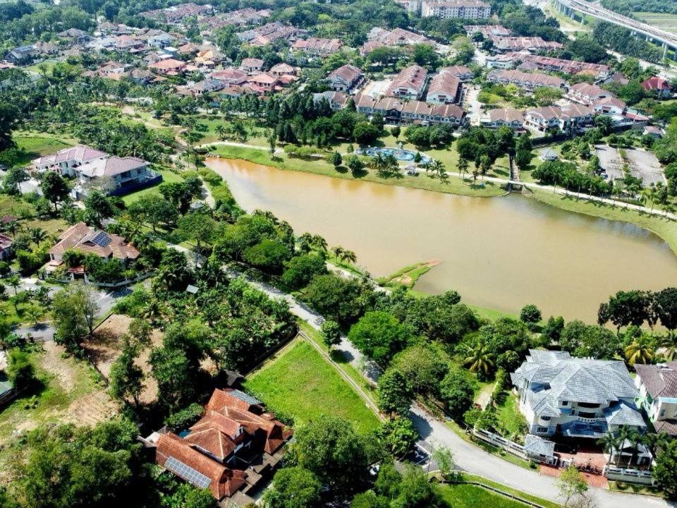 Tanah Bungalow 12,357 sqft Jalan Pekaka Seksyen 8 Kota Damansara ā Lake View End Lot