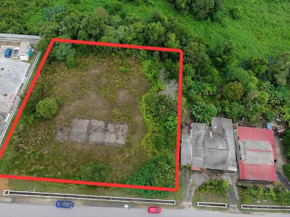Tanah Bangunan Binjai Kemaman 1.2 Ekar Freehold Sebelah Petronas