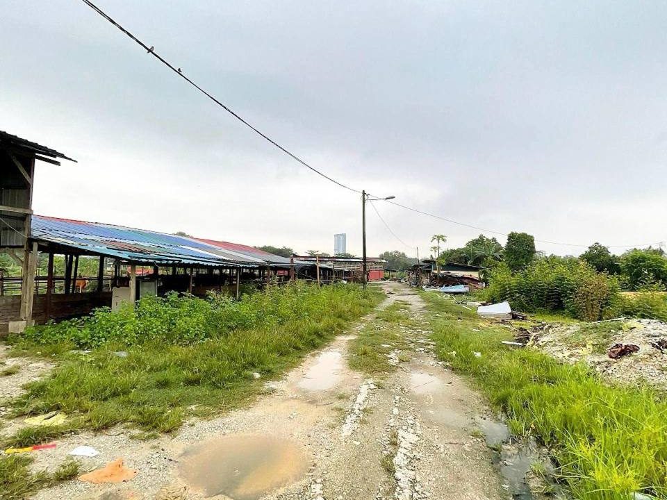 Tanah 1 Ekar Pulau Meranti Dengkil Dekat Cyberjaya Geran Individu