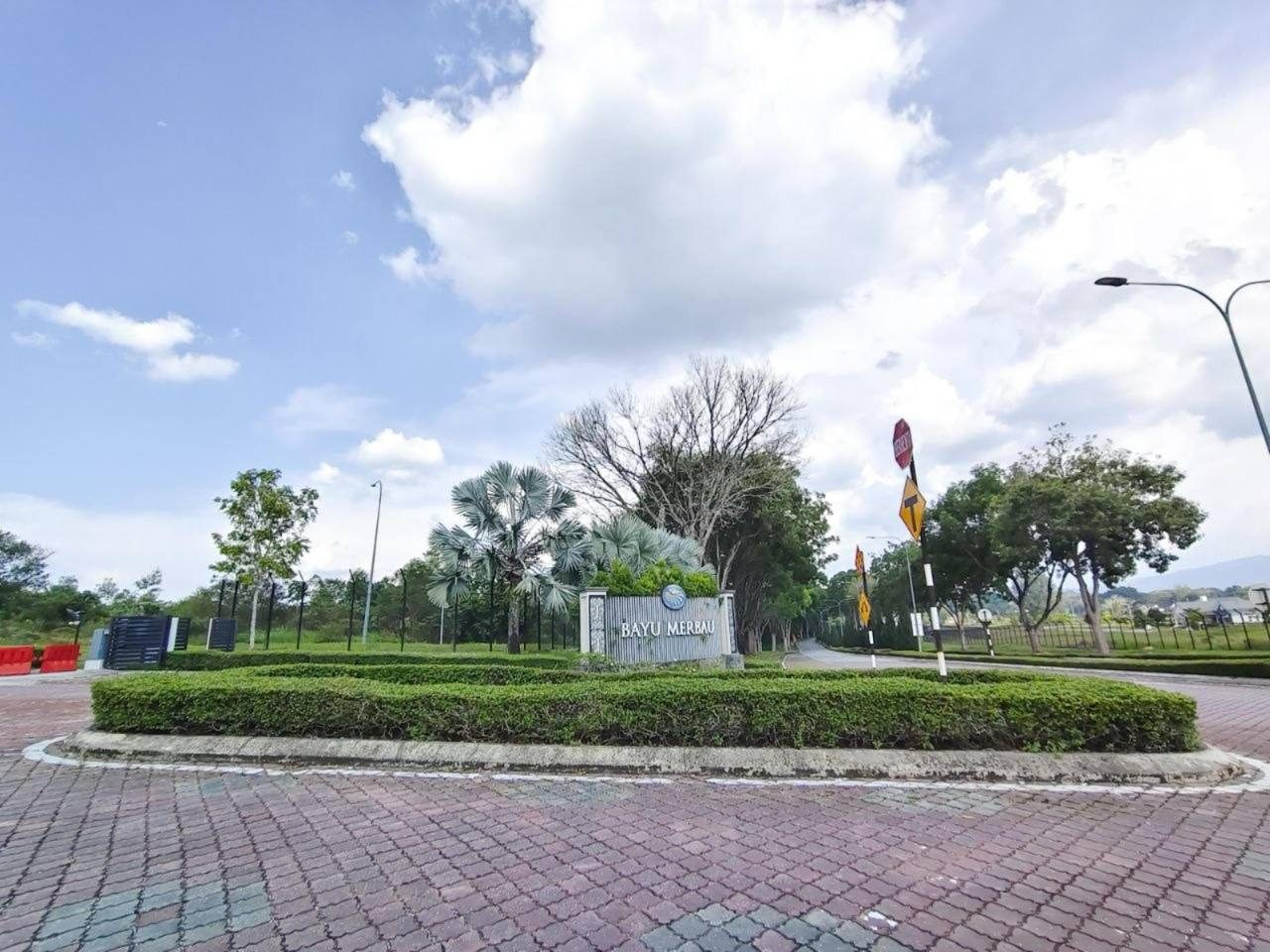 Freehold Bungalow Lot 6,000 sqft Bayu Lake Resort Mantin Gated Community Flat Land