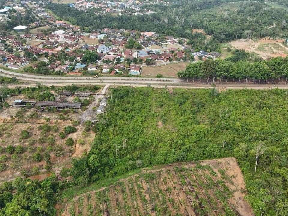 Tanah 3.37 Ekar Simpang Empat AG Freehold Akses Jalan Dekat A Famosa