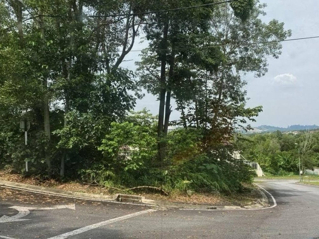 Tanah Banglo 8886 sqft Lestari Perdana 1 Seri Kembangan Gated Guarded Dekat MRT & AEON