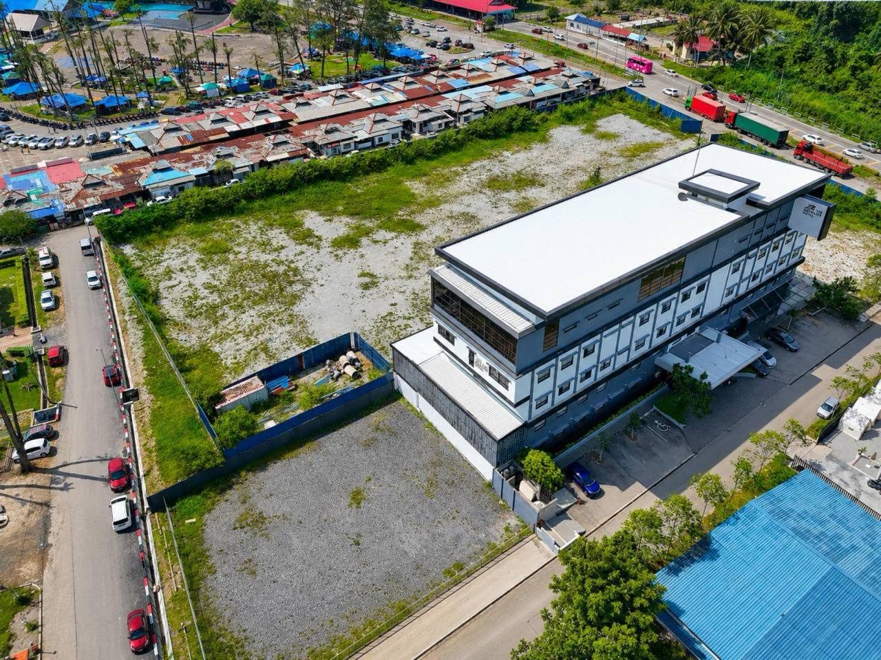Tanah Komersial Teluk Kemang Port Dickson 2 Ekar Freehold Tepi Jalan Utama Akses Pantai
