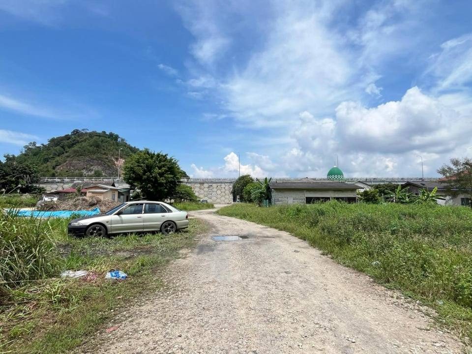 Tanah Lot Bangunan Kampung Bukit Kuang Kemaman Terengganu 19,590 Sqft Freehold