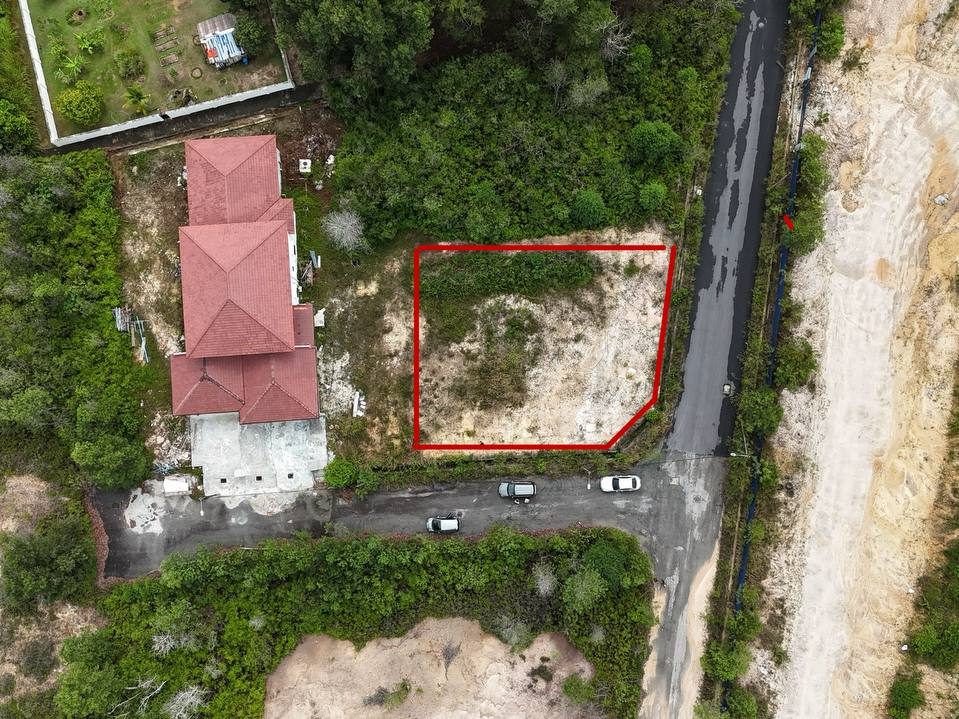 Tanah Bangunan 10,236 Kaki Persegi Geran Individu Ambang Suria, Puncak Alam