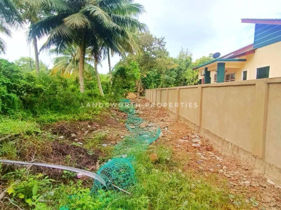Tanah Lot Bangunan Meraga Beris Kijal Terengganu 9,439 Sqft Freehold