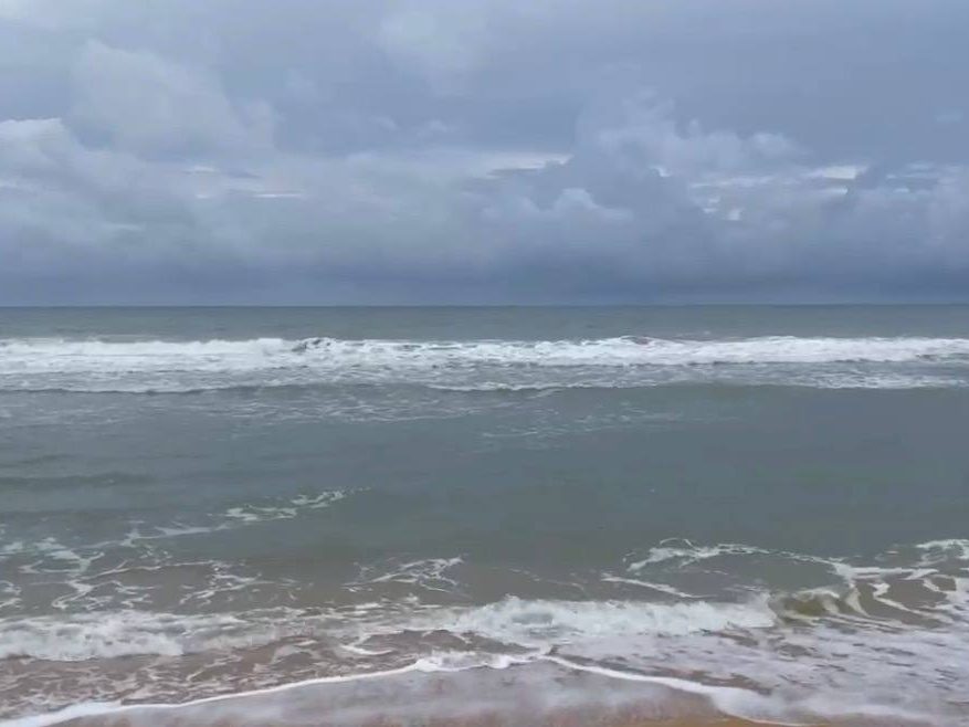 Tanah Bangunan 2 Ekar Tepi Pantai Jambu Bongkok Marang