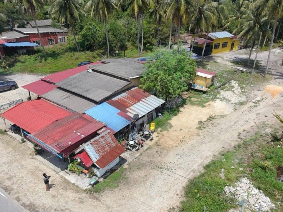 Tanah Bangunan 1.2 Ekar Tepi Jalan Utama Beris Meraga Kijal