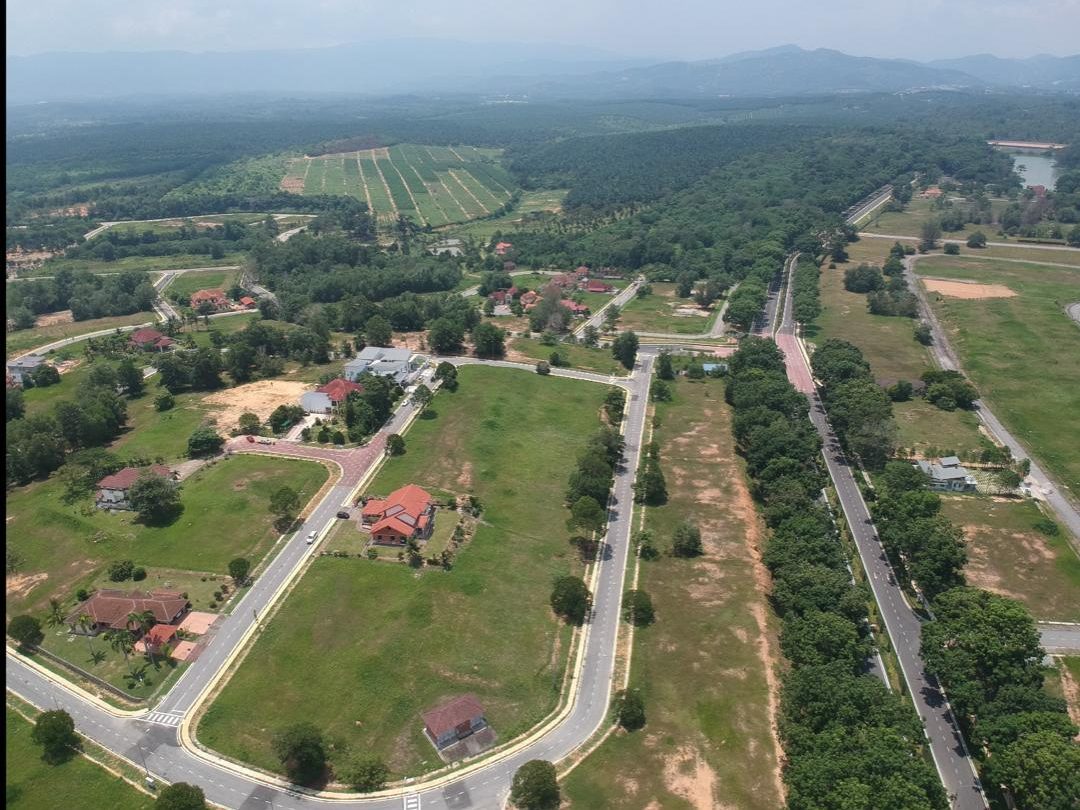 Lot Banglo Corner Bayu Lakehomes Mantin 7,384 Kaki Persegi Freehold