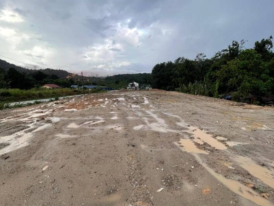 Tanah Bangunan 1.45 Ekar Batu 10 Hulu Langat Selangor Freehold Tepi Jalan
