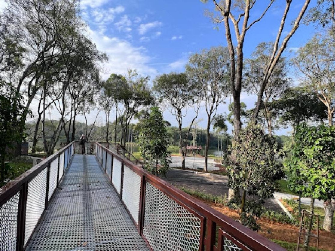 Tanah Lot Banglo 14,565 Kaki Persegi Freehold Bayu Lakehomes Mantin