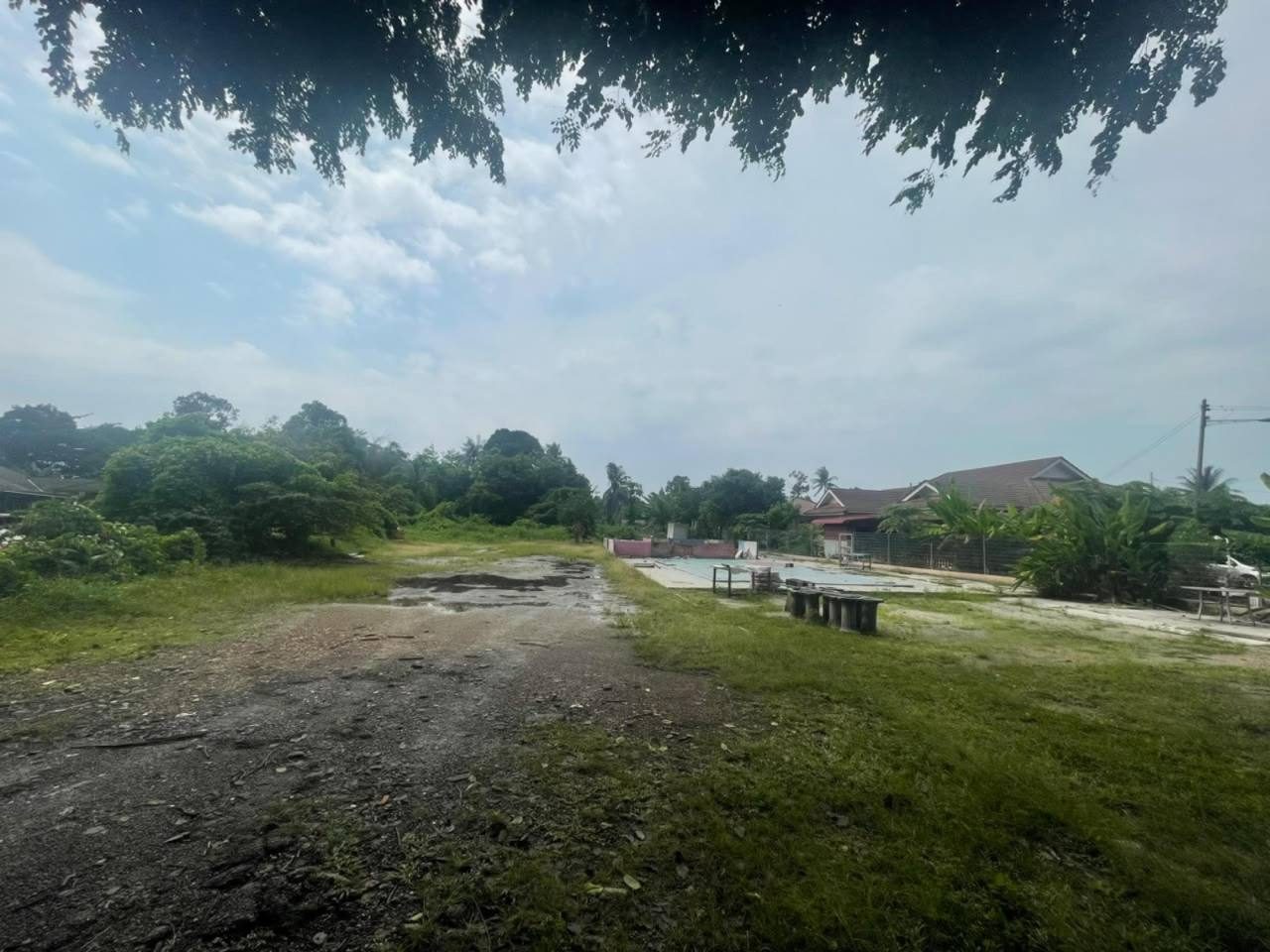 TANAH LOT SESUAI UNTUK PERNIAGAAN KEDAI MAKAN, BUAH DAN USED CAR SEMABOK DUN DUYONG