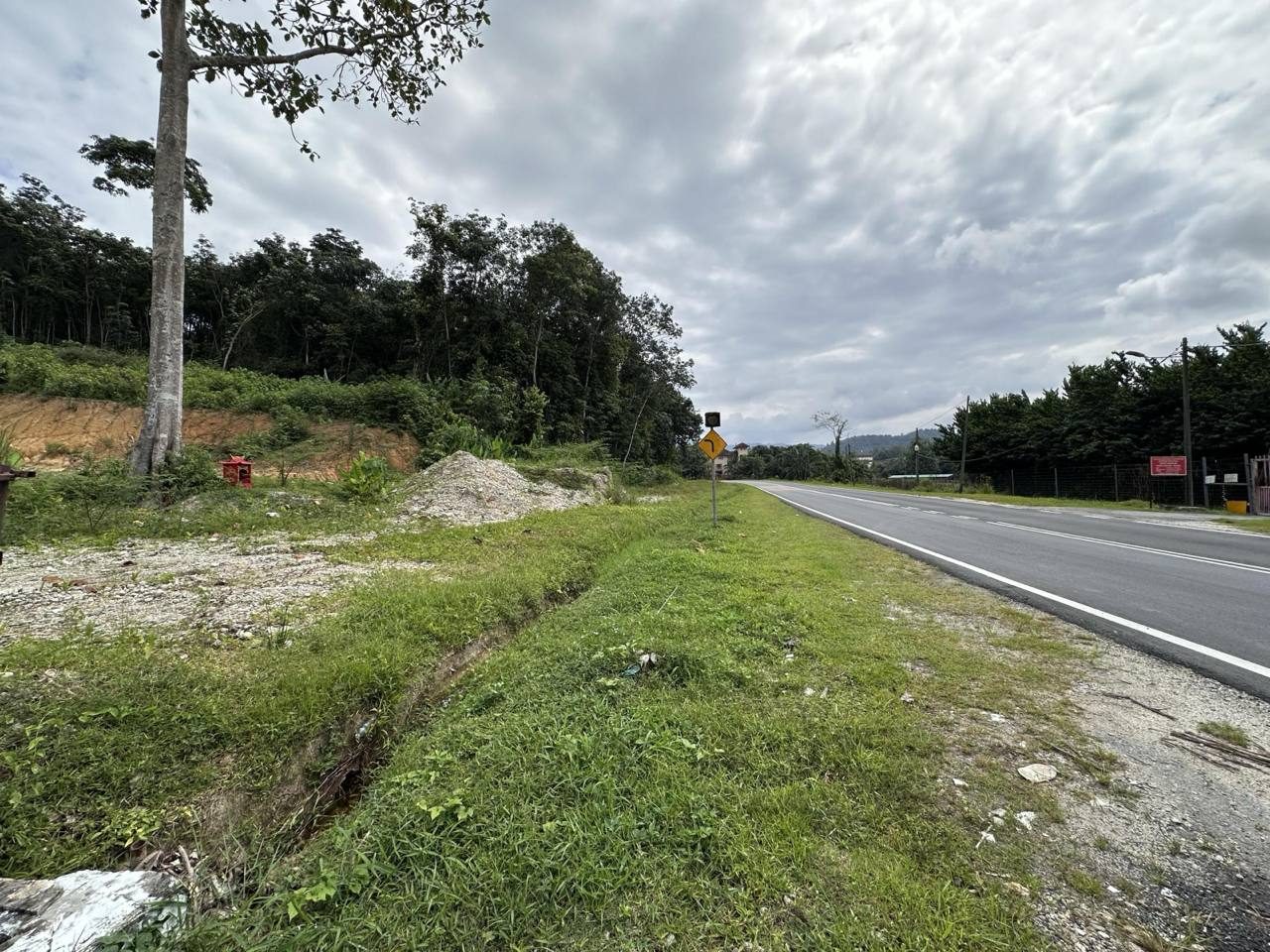 Tanah 122.71 Ekar Freehold – Frontage Jalan Utama Sikamat–Pantai, Seremban