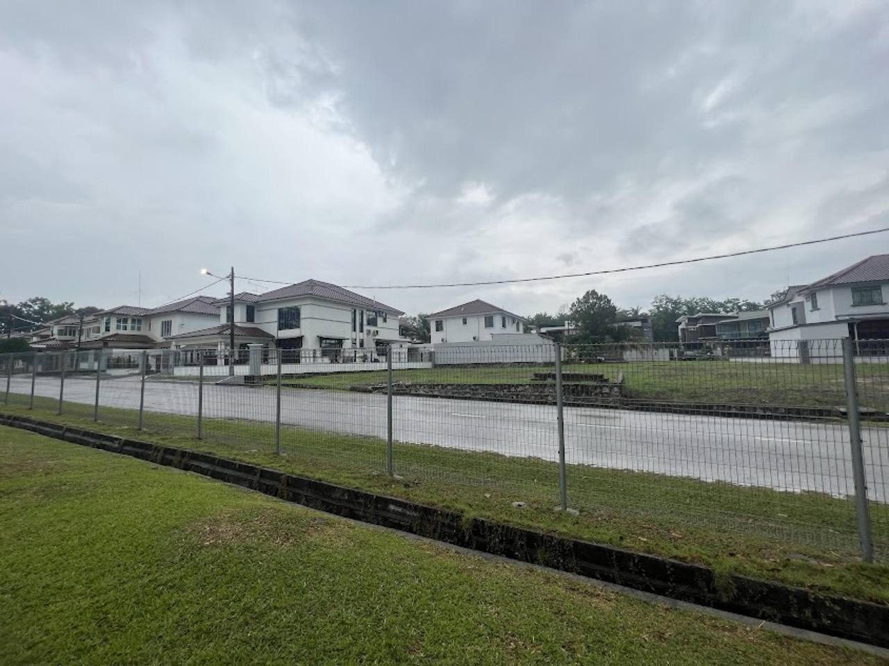 Tanah Banglo Corner 8,242 sqft Kluang Gated Guarded Hadap Taman Freehold