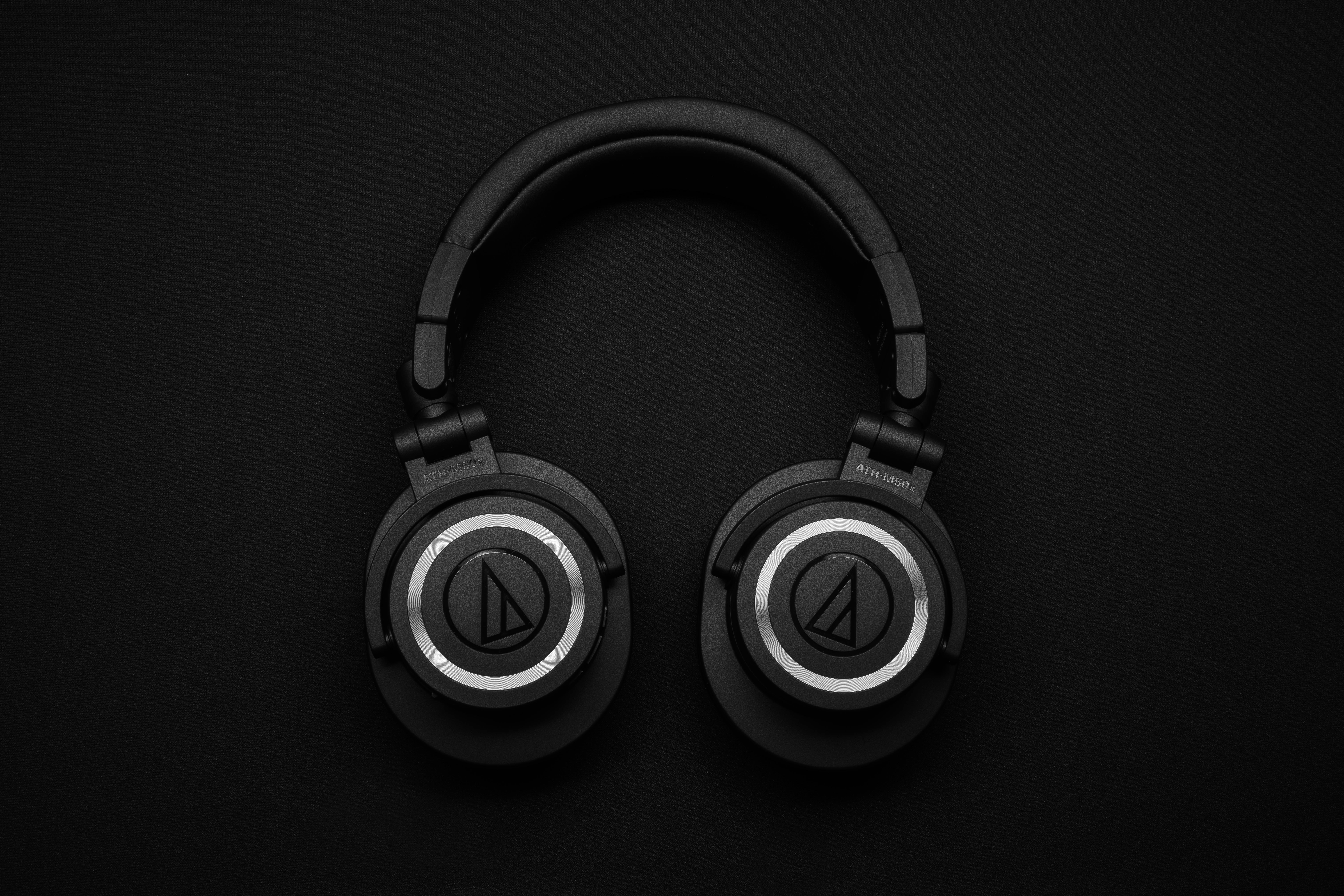 Wireless Noise-Cancelling Headphones 2